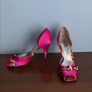 Unlisted by Kenneth Cole Fuchsia 3.5” Peep-Toe Heels
